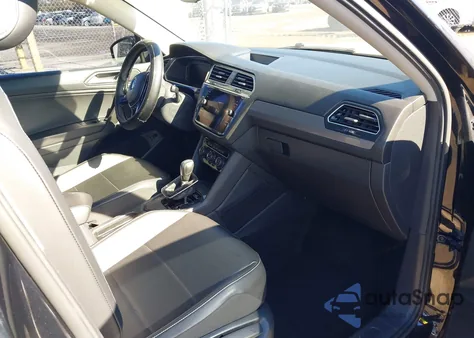 2021 Volkswagen Tiguan 2.0T Se/2.0T Se R-Line Black/2.0T Sel z USA, uszkodzony, nr VIN 3VV3B7AX9MM142332